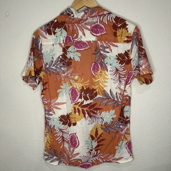 Aeropostale “The Resort Shirt” Orange/Gold Floral/Fauna Cotton Men’s Size Small - Picture 7 of 9